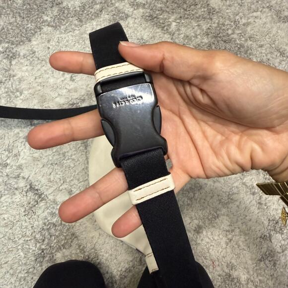 Coach Sprint Belt Bag 24 In Rainbow Signature Canvas CJ682 - Picture 4 of 11